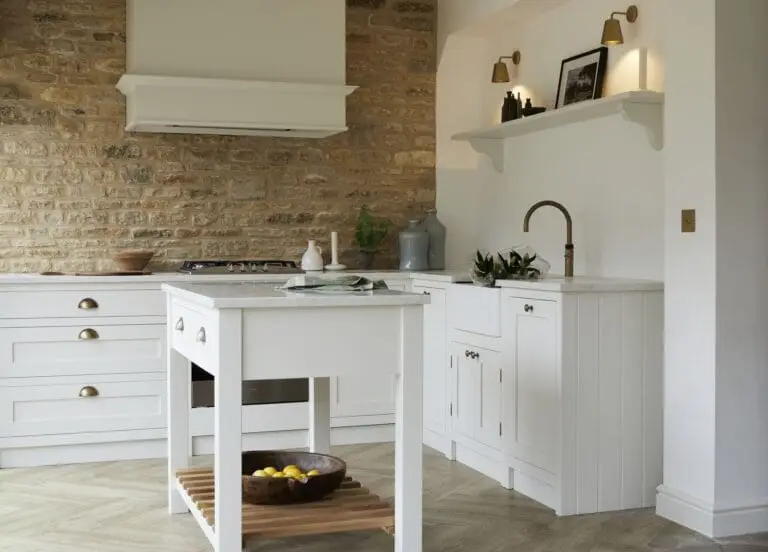 Which Is Better for Your Kitchen: Cabinet Refacing or Refinishing?